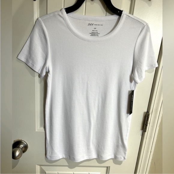 Jones New York Classic White Short Sleeve Tee - Picture 2 of 3